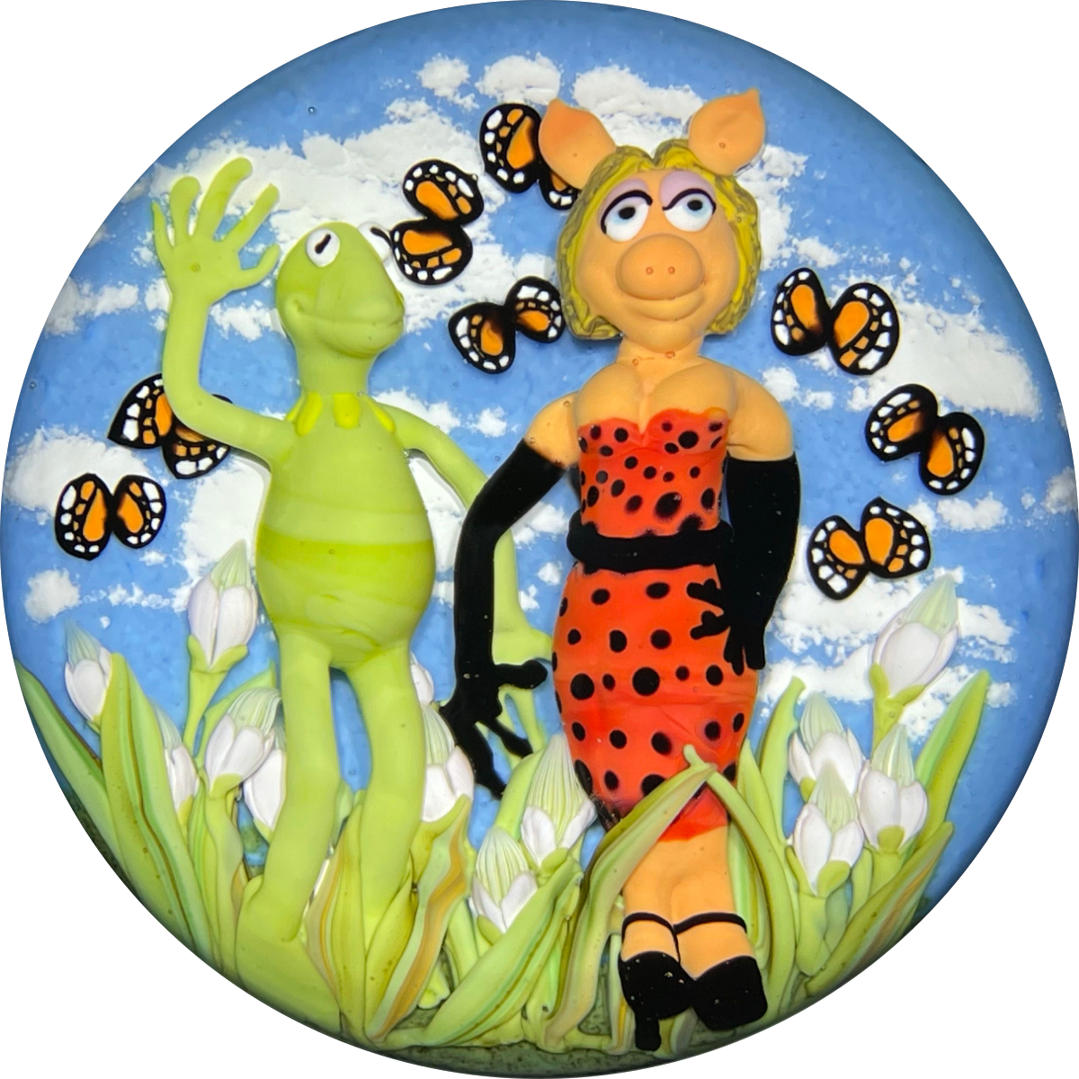 Clinton Smith 2021 Flamework Kermit The Frog & Miss Piggy with White Tulips and Monarch Butterflies