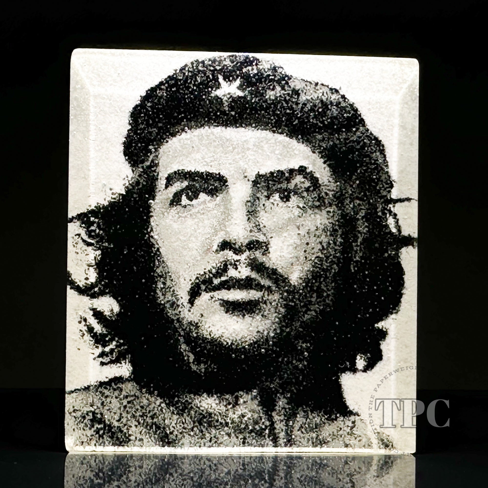 Trevor Beck 2023 Glass Art Paperweight Plaque Detail Monochromatic Frit Portrait of Ernesto "Che" Guevara