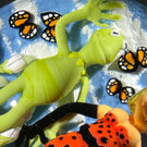 Clinton Smith 2021 Flamework Kermit The Frog & Miss Piggy with White Tulips and Monarch Butterflies
